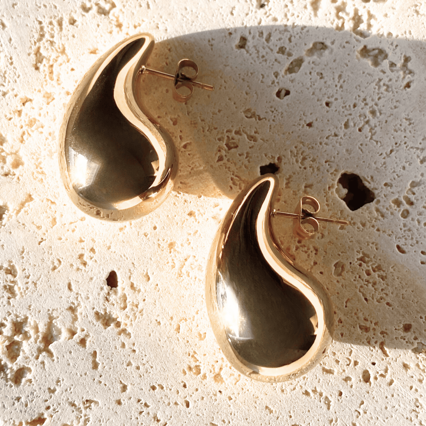 AURELIA DROPLET EARRING